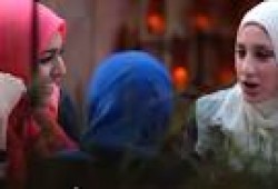 صحيفة أمريكية: مسلمات أمريكيات يخلعن حجابهن تجنبًا للاعتداءات