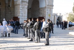 أوقاف القدس: زيادة فترة الاقتحامات الصهيونية للأقصى "لعب بالنار"