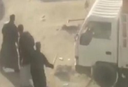 كويتي يدهس 3 مصريين