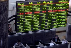 البورصة تخسر ملياري جنيه متأثرة بمبيعات المصريين