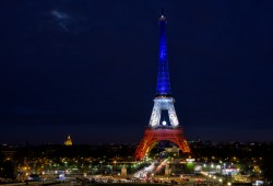 فرنسا : إطفاء أنوار برج إيفل تضامنا مع حلب