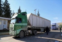 25 شاحنة مساعدات أممية تجتاز الحدود التركية إلى سوريا