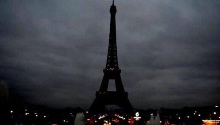 برج إيفل يتضامن مع حلب بإغلاق أضوائه