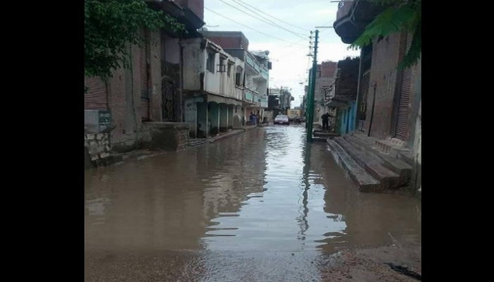 أهالى كوم البركة بكفرالدوار يعانون من تراكم مياه الأمطار وتهالك شبكات الصرف