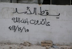 حلبيون يودّعون مدينتهم برومانسية العشّاق