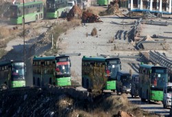 استئناف خروج المحاصرين في حلب مقابل مغادرة مدنيين من كفريا والفوعة