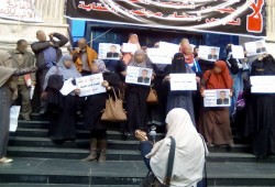 وقفة احتجاجية وبلاغ للنائب العام لوقف الانتهاكات بحق معقلي القضية 724