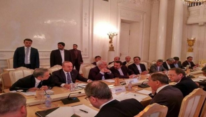 مشهد ترقب حارس وزير الخارجية الإيراني لنظيره التركي يثير الجدل