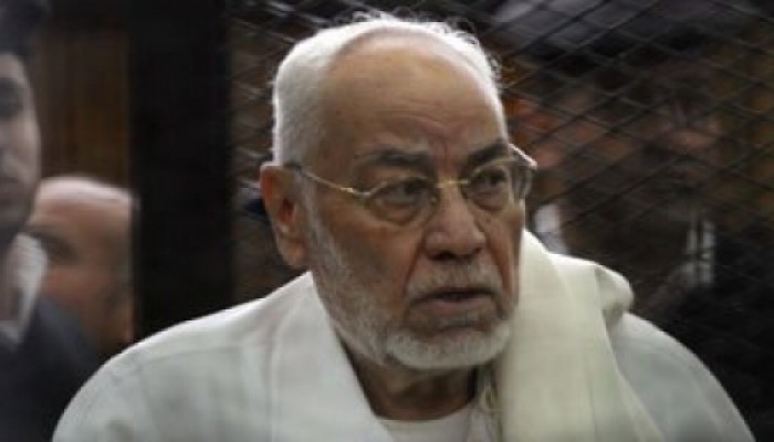 "مونيتور" تطالب بالإفراج الصحي الفورى للمرشد السابق للإخوان المسلمين