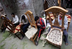 إلغاء "لومارشيه" للأثاث ..حينما يحطم السيسي الجميع من أجل الجيش