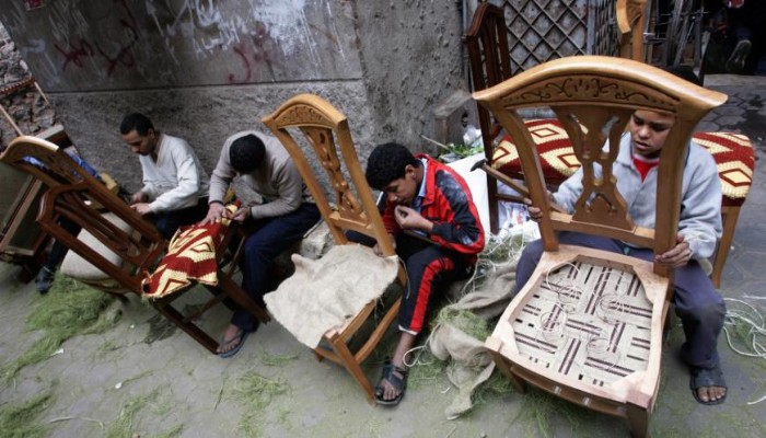 إلغاء "لومارشيه" للأثاث ..حينما يحطم السيسي الجميع من أجل الجيش