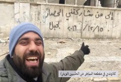 مراسل قناة "العالم" يسخر من أهل حلب بعد تهجيرهم