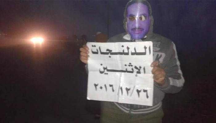 سلسلة بشرية لثوار الدلنجات تندد بقتل المعتقلين بالاهمال الطبي في سجون الانقلاب