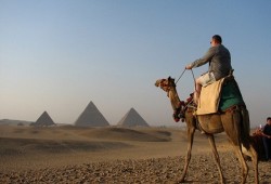 تسريح 90% من العمالة المدربة يفاقم أوجاع سياحة السيسي