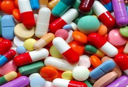 ضربة جديدة للفقراء: غداً .. حكومة السيسي تصدر قرار برفع أسعار الأدوية