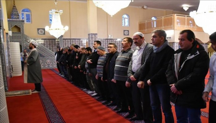 كيف يؤدي مسلمو إسكندنافيا 4 صلوات في ساعتين؟