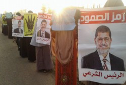 دمياط : سلسلة بشرية لحرائر كفر سعد رفضا للانقلاب