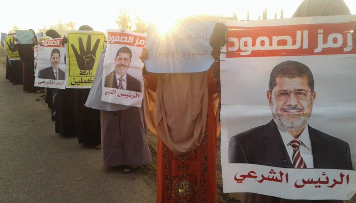 دمياط : سلسلة بشرية لحرائر كفر سعد رفضا للانقلاب