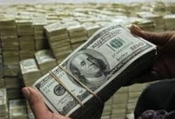 نادي باريس وانتهاء حظر الاستيراد يعمقان أزمة الدولار في 2017