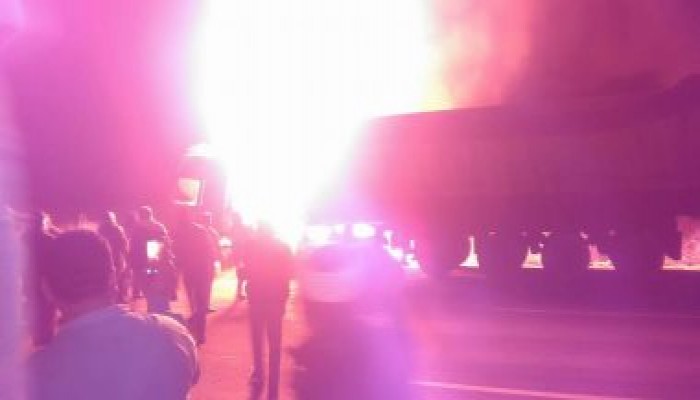 حريق بسيارة محملة بالبنزين وأخرى ملاكى فى الشرقية