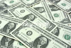 الدولار يفتتح 2017 بقفزة.. والريال والذهب يستقران