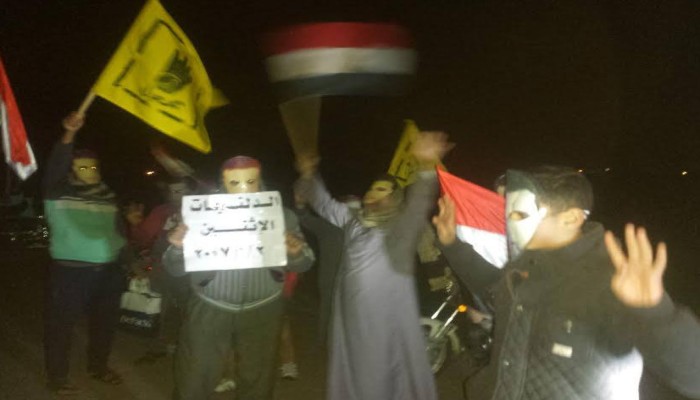 ثوار الدلنجات في وقفة إحتجاجية ضد بيع جزيرتي تيران وصنافير