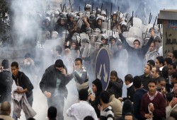 الجارديان تحذر قادة الغرب: الربيع العربي يعود أشد عنفًا بسبب القمع والفساد