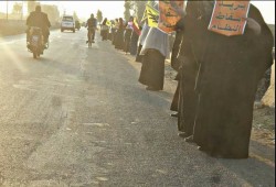 سلسلة بشرية لثوار منيا القمح تنددببيع السيسي لأرض مصر