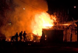 تفحم سيارة و2 توك توك في حريق منزل بكفر شكر بالقليوبية