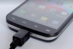 وداعا لشحن هاتفك من مصدر كهربائى.. اشحن موبايلك من حركة يدك