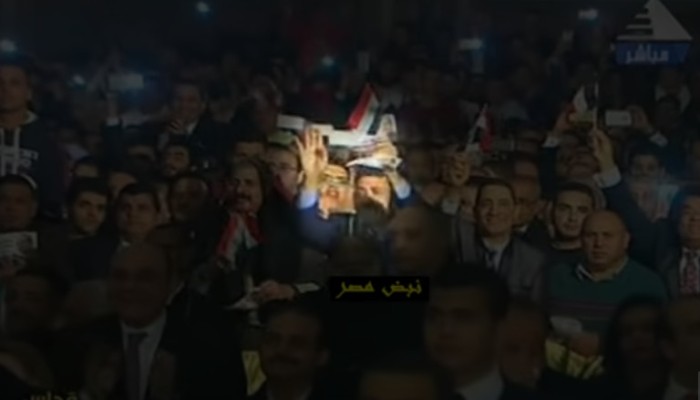 "إرحل يا سيسي وشارة رابعة" .. أبرز ماحدث في استقبال السيسي بالكاتدرائية (فيديو)