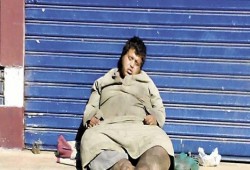 مستشفى حكومي يطرد مريضًا.. مفيش بطاقة يعني مفيش علاج!