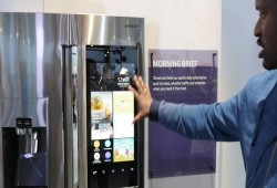 ثلاجة سامسونج الذكيّة "تتكلم" مع مالكها