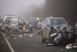 مصرع خمسة أشخاص من أسرة واحدة فى حادث تصادم سيارتين بأسيوط