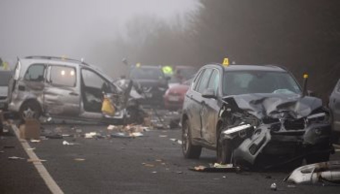 مصرع خمسة أشخاص من أسرة واحدة فى حادث تصادم سيارتين بأسيوط