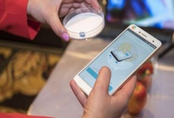 Changhong H2 .. أول هاتف بمستشعر يتعرف على سعرات الطعام الحرارية