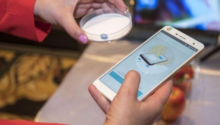 Changhong H2 .. أول هاتف بمستشعر يتعرف على سعرات الطعام الحرارية