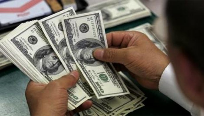 الدولار يعود للصعود بالبنك المركزى