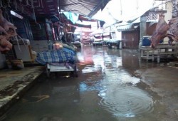 أمطار غزيرة برشيد وادكو تتسبب فى توقف حركة الملاحة والصيد