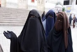 الداخلية المغربية تمهد لحظر النقاب في البلاد
