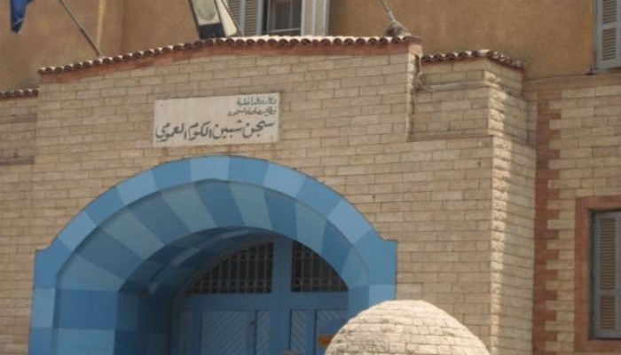 سجن شبين يواصل الانتهاكات.. المجرم "محمد حوام" يجبر المعتقلين على السجود له من دون الله
