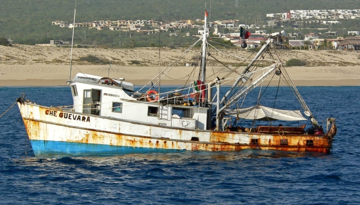 احتجاز مركب صيد مصري قبالة "جرجيس" بتونس