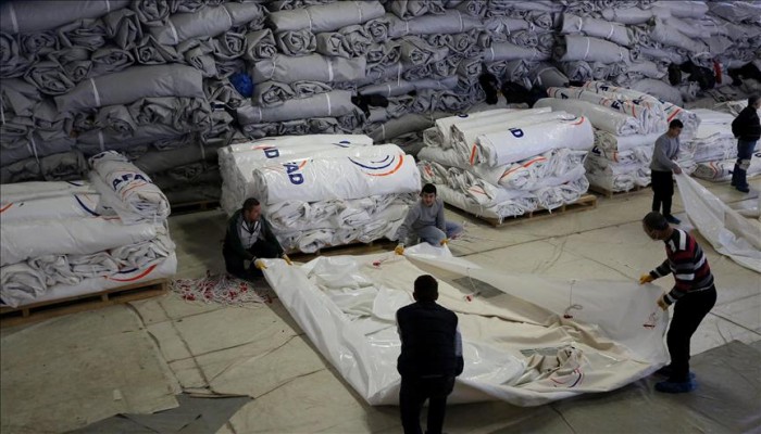 الهلال الأحمر التركي ينتج خيمًا إغاثية للداخل والخارج