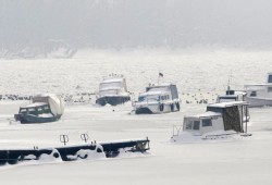 الحياة تتجمد في أوروبا برا وبحرا وجوا