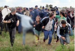 سجن المصورة التي ركلت لاجئين سوريين بالمجر