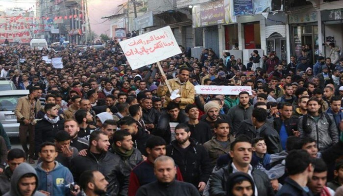 مسيرات بغزة ضد نقص الكهرباء ومصر تعطل خطها