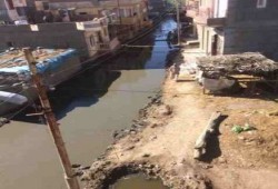 الصرف الصحي يغرق شوارع عزبة"أبو خطوة" بمركز دمنهور والاهالى تستغيث