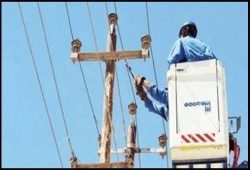 إضراب العشرات من موظفي كهرباء المنيا بسبب الساعات الإضافية