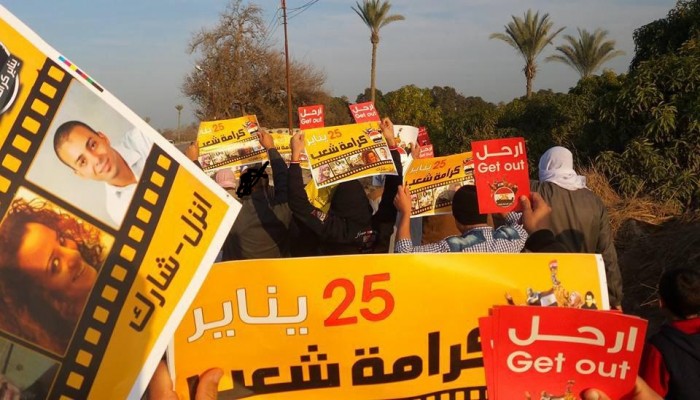 ثوار الحسينية بالشرقية يواصلون تظاهرات مصر مش للبيع