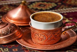 القهوة والشاي يحدان من خطر الوفاة بأمراض القلب (دراسة)